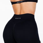 LOW Dynamic Seamless Short - Black - Kikiva Collection