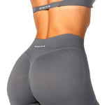 LOW Dynamic Seamless Short - Charcoal - Kikiva Collection