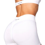 LOW Dynamic Seamless Short - Winter White - Kikiva Collection